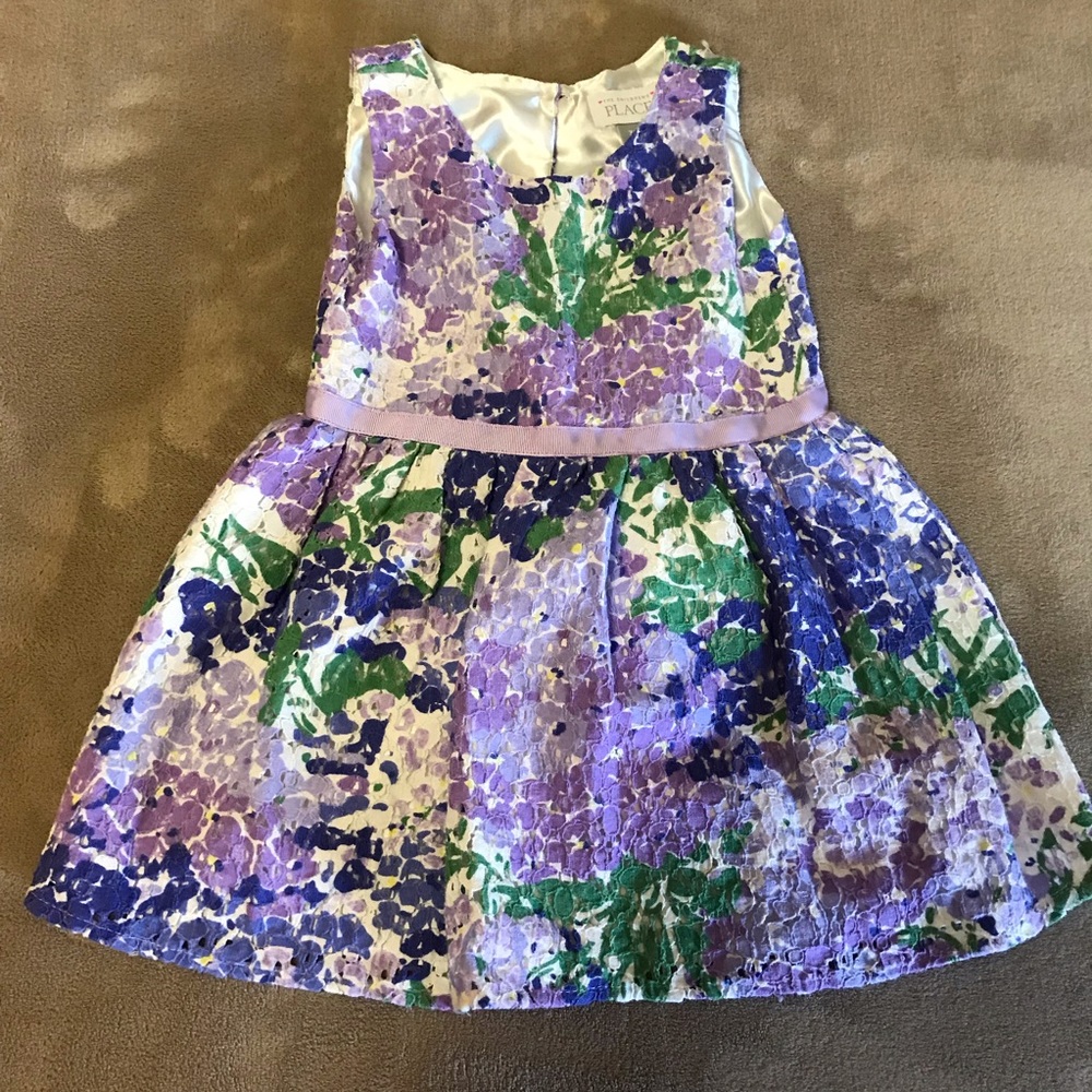 Floral girl’s dress size 3T.